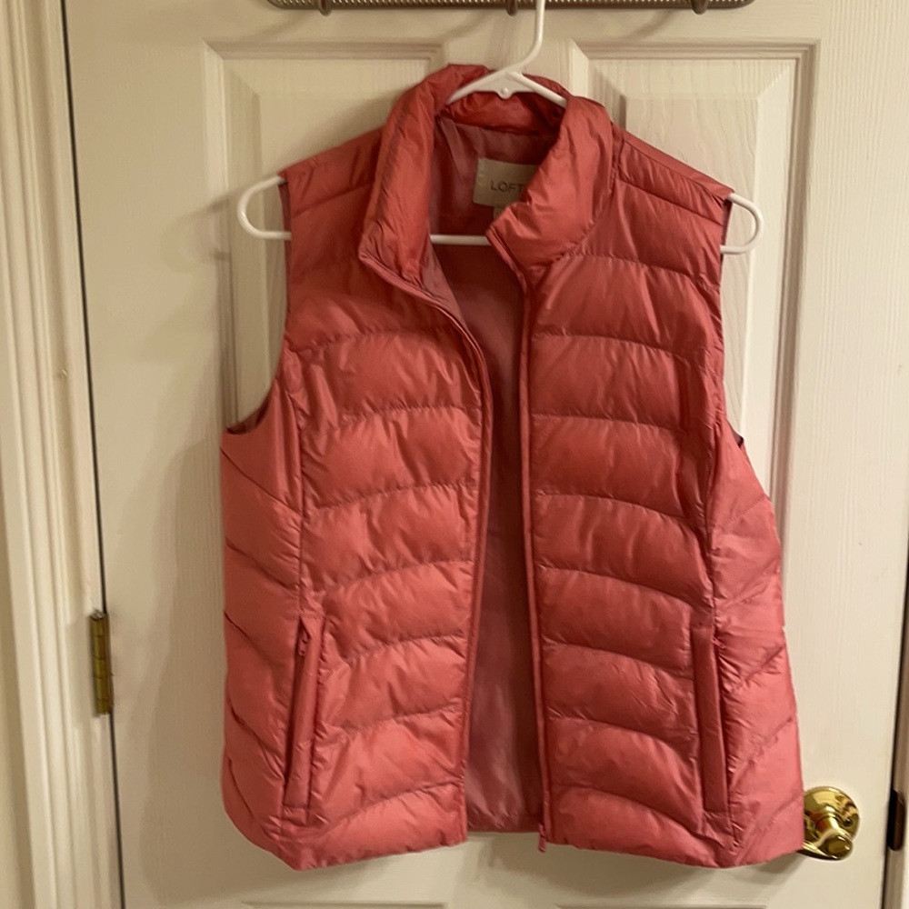 LOFT dusky pink full zip up with pockets. Puffy vest. Pristine Condition!! Small